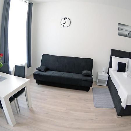 Virtus Apartments And Rooms With Free Private Parking 萨格勒布 客房 照片