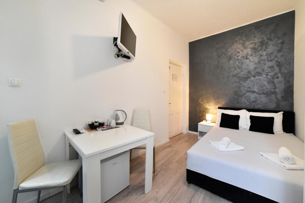 Virtus Apartments And Rooms With Free Private Parking 萨格勒布 外观 照片