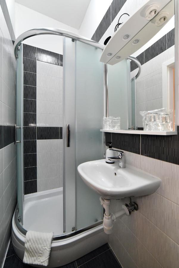 Virtus Apartments And Rooms With Free Private Parking 萨格勒布 外观 照片