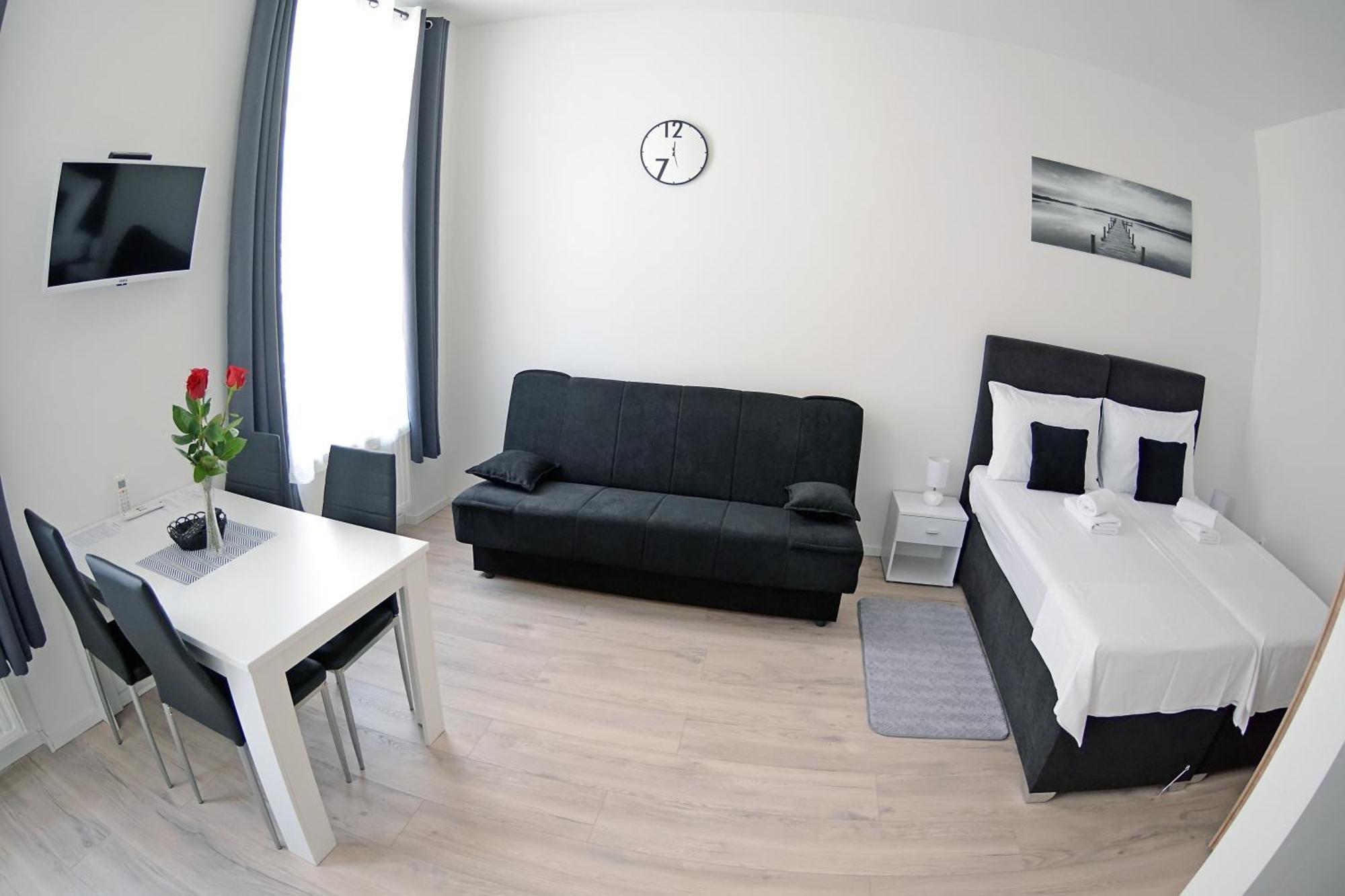Virtus Apartments And Rooms With Free Private Parking 萨格勒布 客房 照片